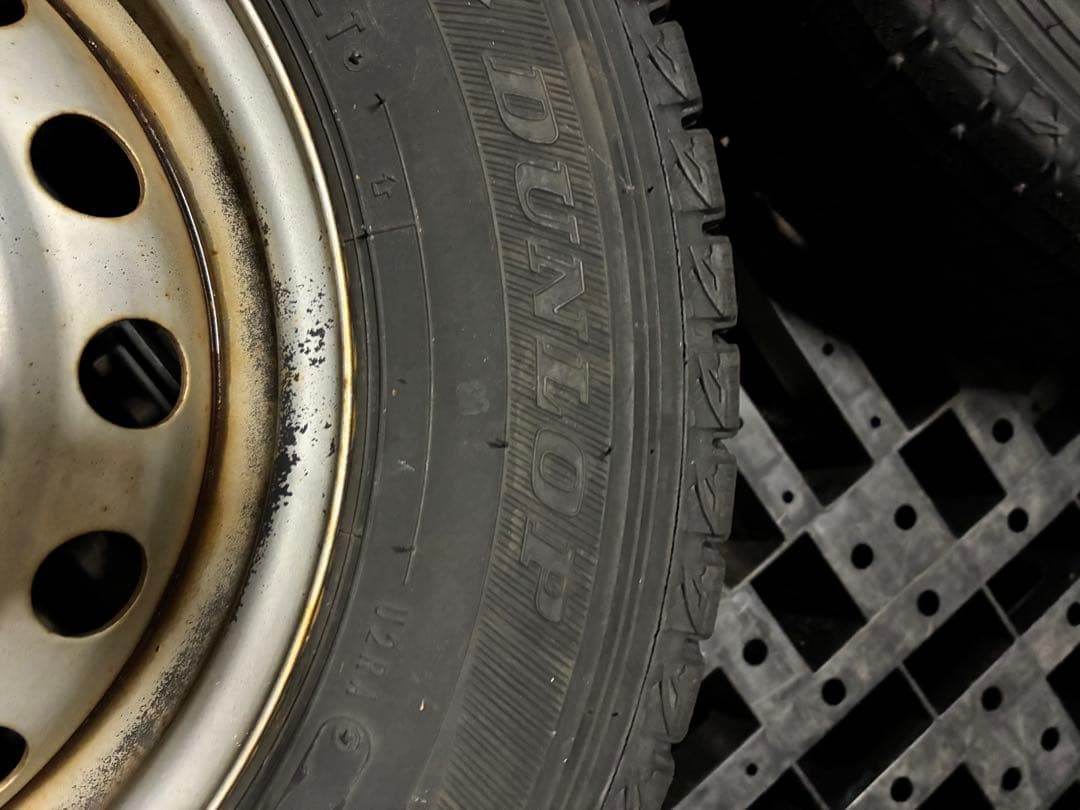 ゴ*ラ様 軽トラ、軽バン鉄ホイール付きスタッドレスタイヤ　4本