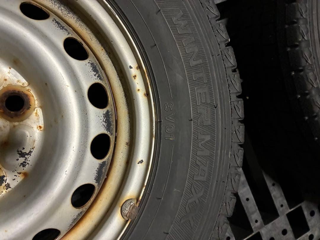 ゴ*ラ様 軽トラ、軽バン鉄ホイール付きスタッドレスタイヤ　4本