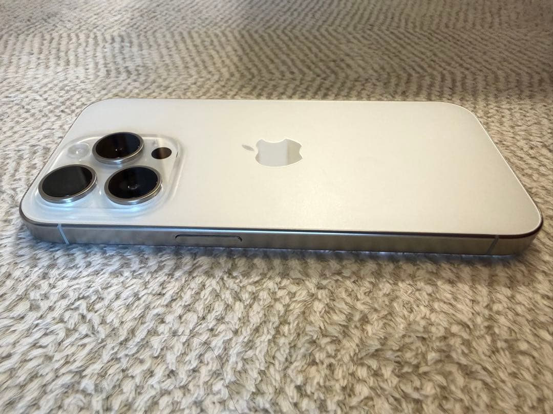 【超美品】Apple iPhone 15 Pro ホワイト 本体 256GB