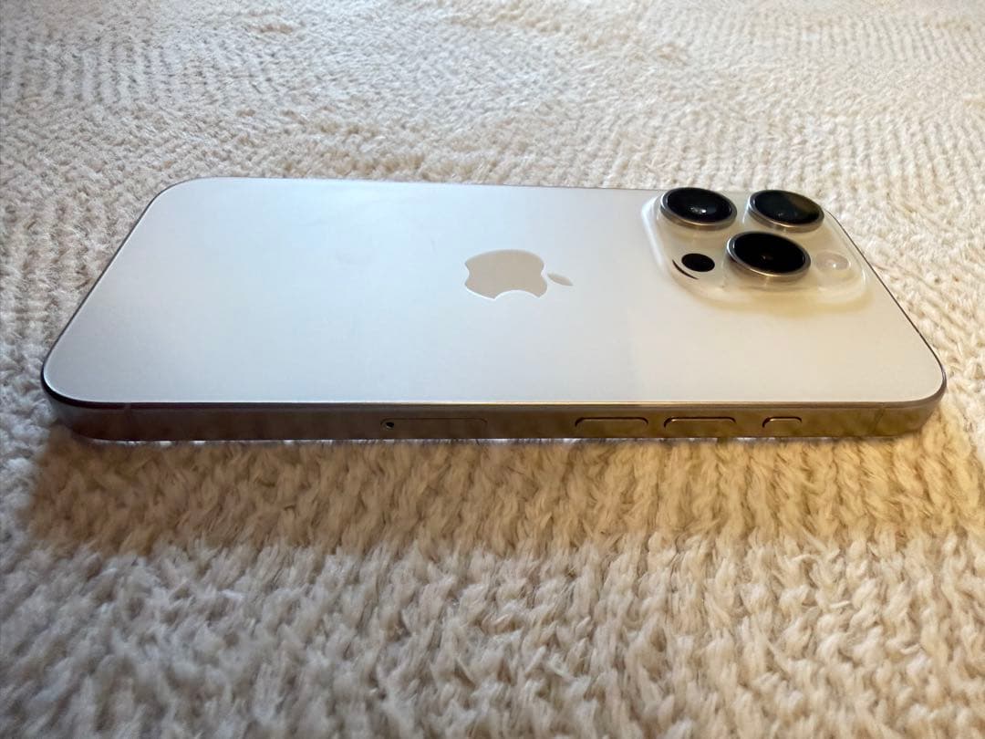 【超美品】Apple iPhone 15 Pro ホワイト 本体 256GB