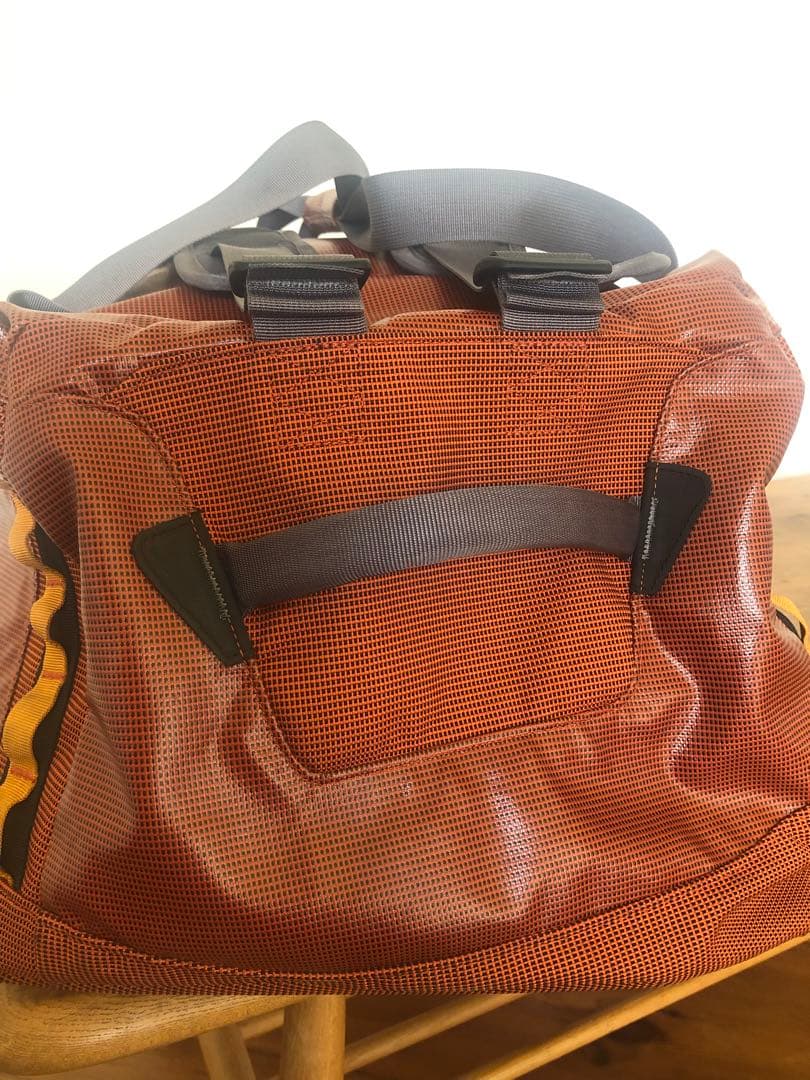 patagonia 防水ボストンバッグ オレンジ　70L