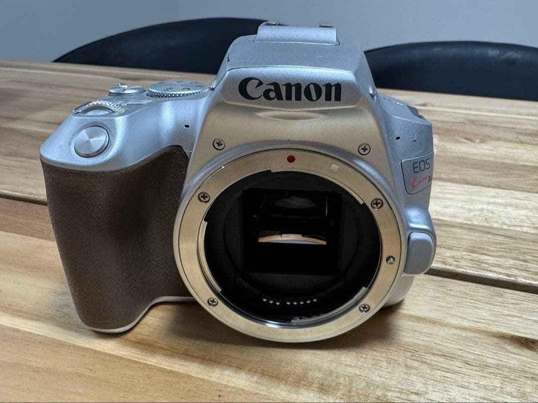 Canon EOS Kiss X10 ボディ希少カラーシルバーWi-Fi搭載