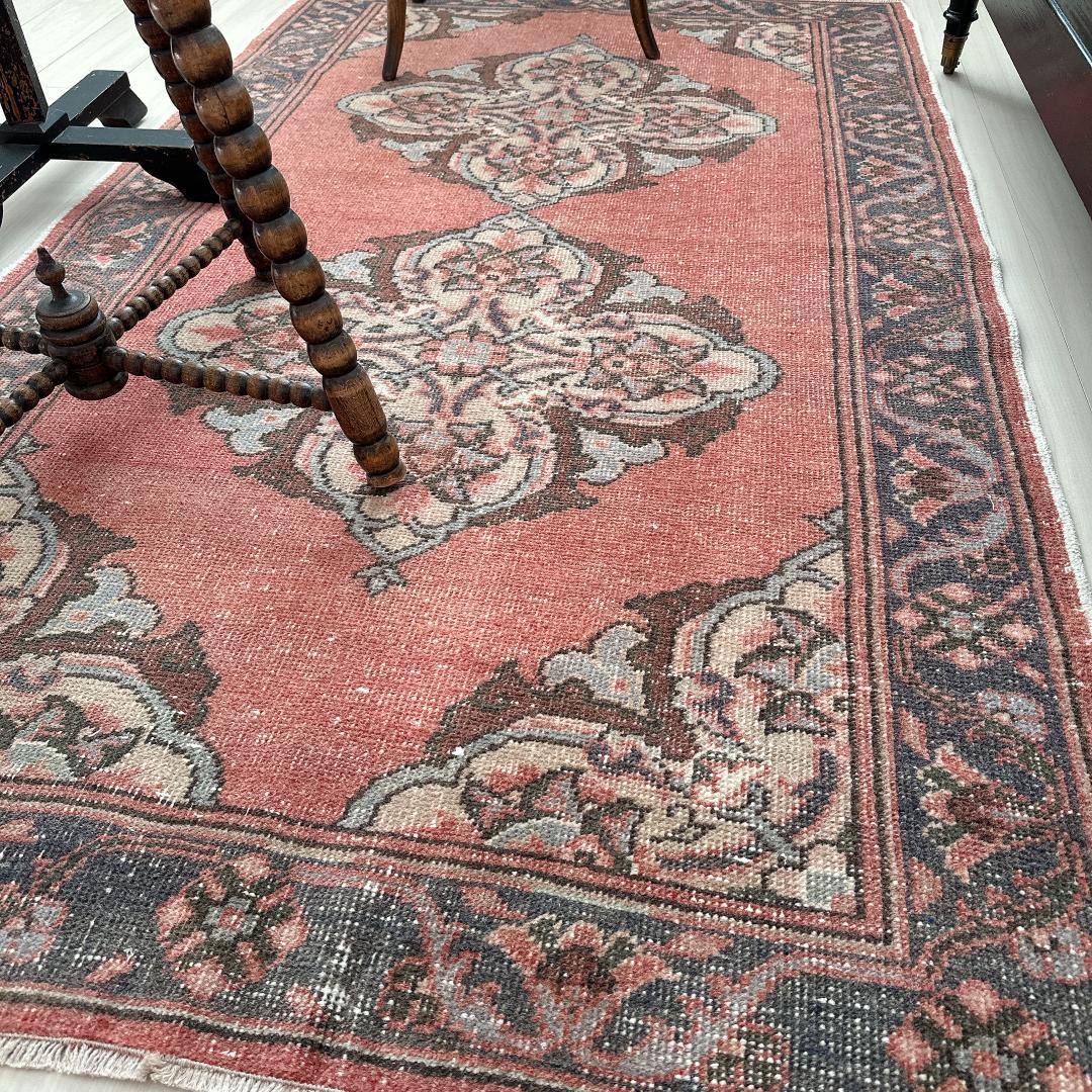 トルコ ヴィンテージラグ A4 レア ローズピンク グレージュ ブルー グレー