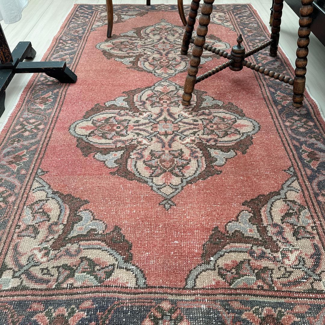 トルコ ヴィンテージラグ A4 レア ローズピンク グレージュ ブルー グレー