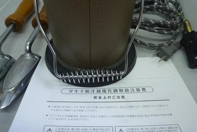 美品　タキイ和裁電化鏝　和裁こて　和裁コテ　ランプ付き　鏝２本付き