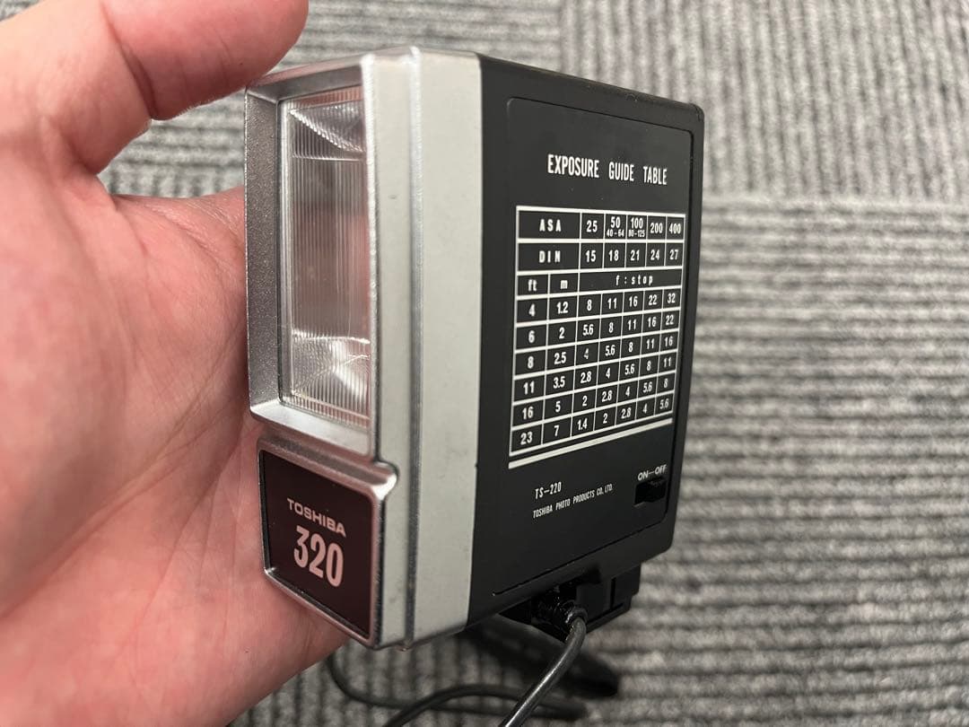 カメラ×4、ストロボライト