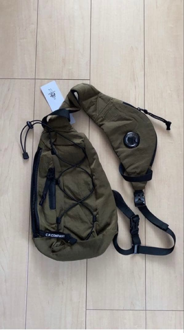 C.P. COMPANY オリーブ ショルダーバッグ