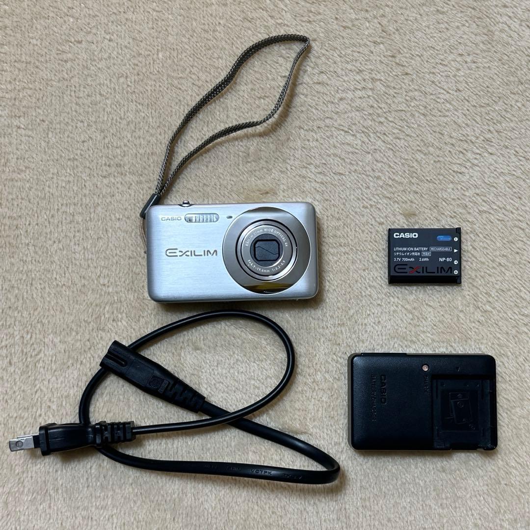 【美品】CASIO EXILIM EX-Z800 シルバー14.1メガピクセル