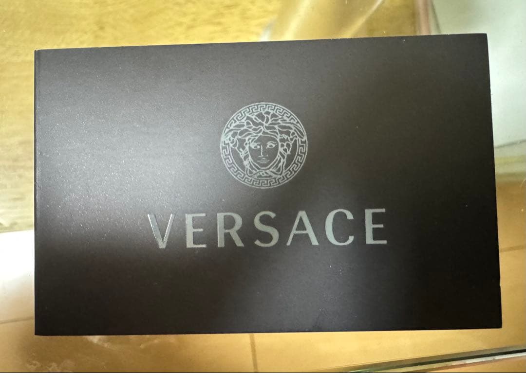 VERSACE ゴールド V字型ピアス(玲凪様 取り置き中)