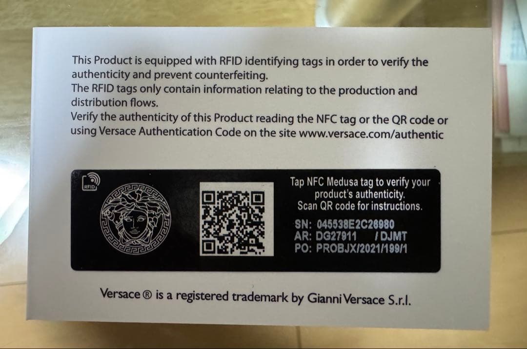 VERSACE ゴールド V字型ピアス(玲凪様 取り置き中)