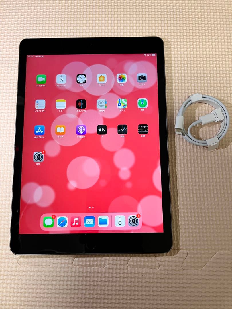 美品 AU Apple iPad 第7世代 32GB スペースグレー