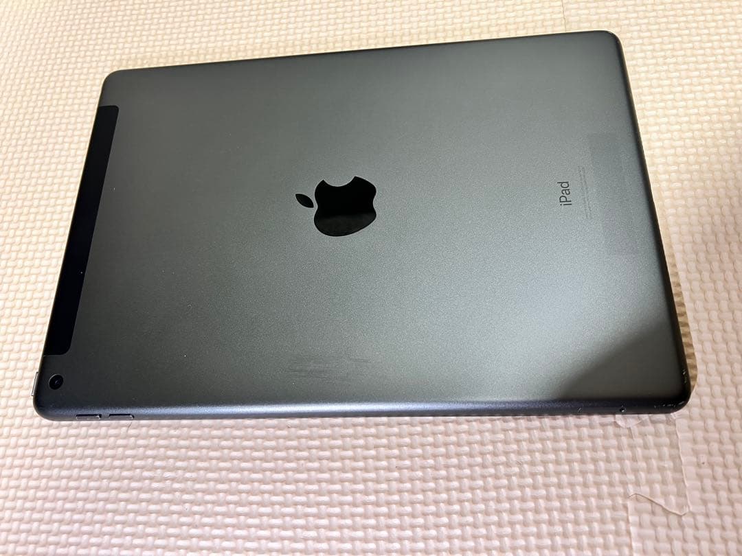 美品 AU Apple iPad 第7世代 32GB スペースグレー