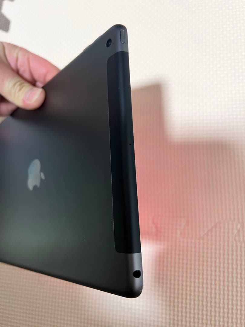美品 AU Apple iPad 第7世代 32GB スペースグレー