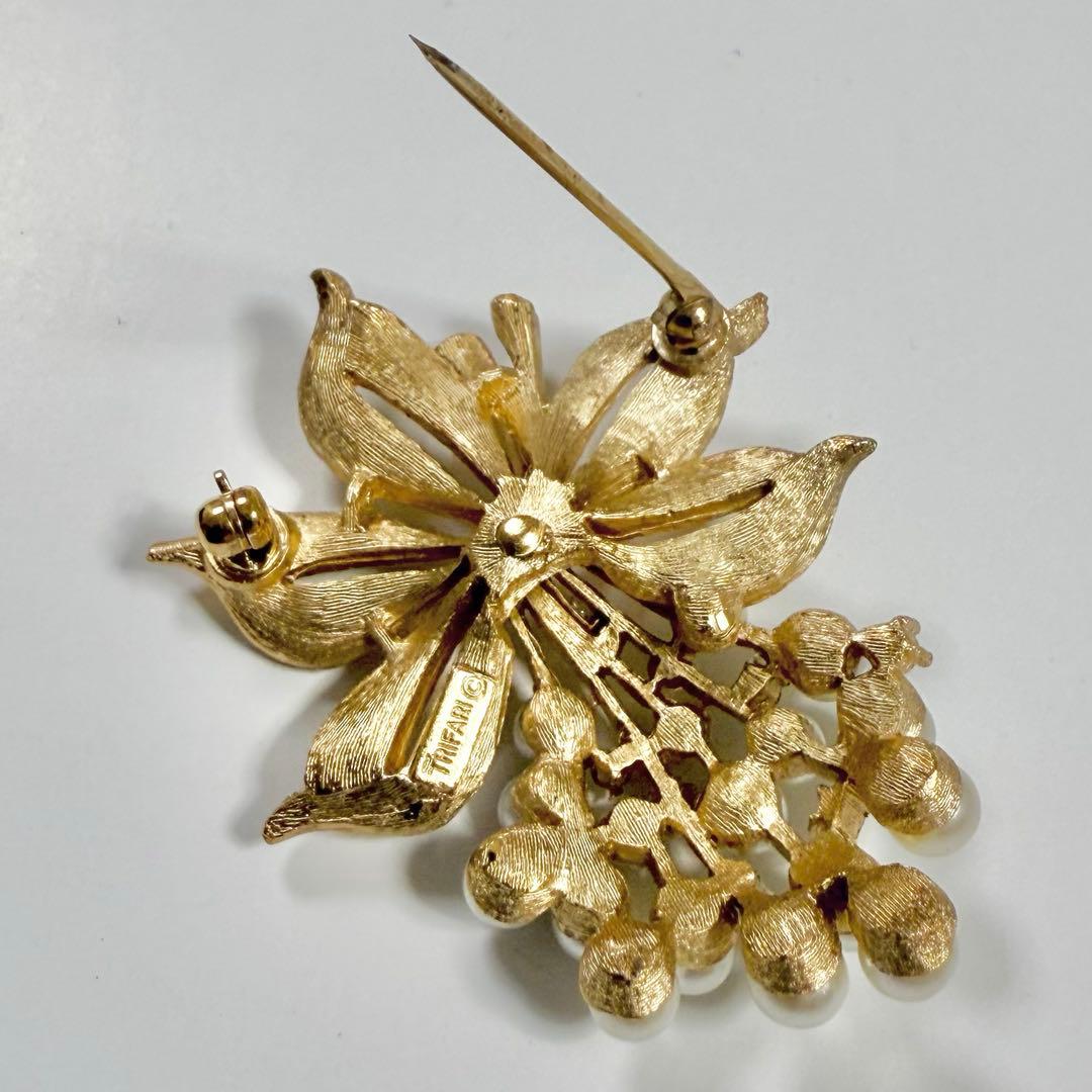 美品 TRIFARI パール ブーケ ブローチ クラウン トリファリ