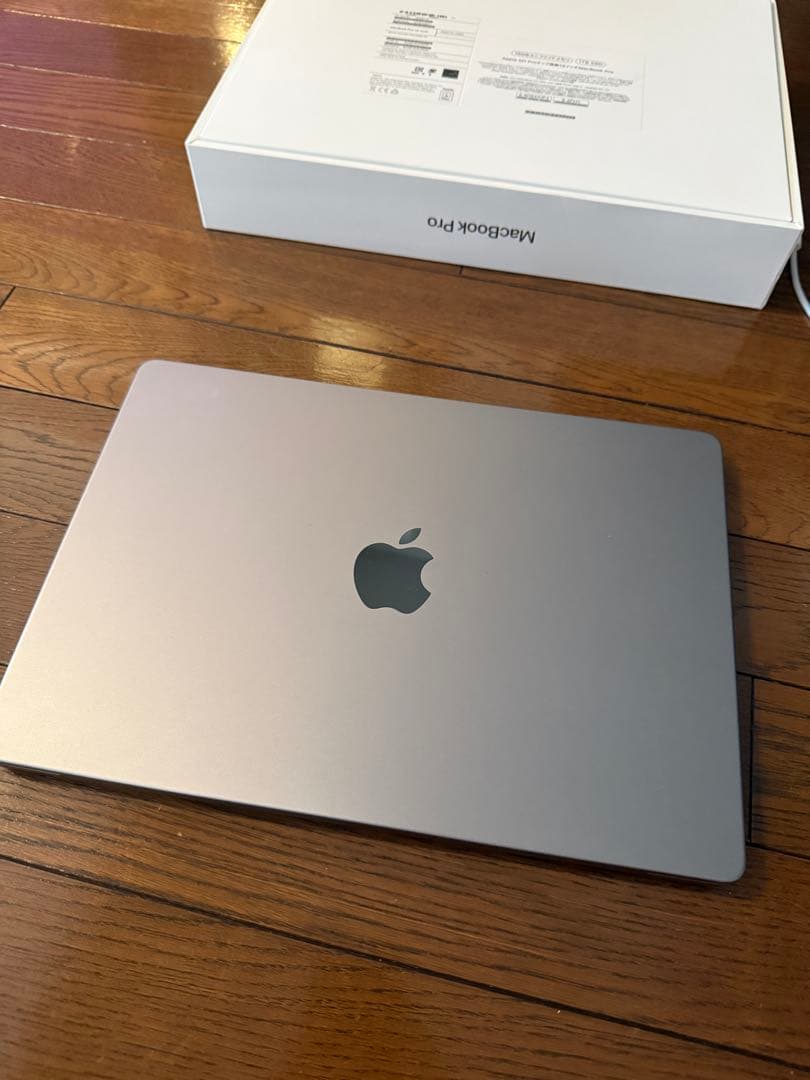Macbook Pro 2021 M1 Pro 16GB/1TB 液晶に難あり