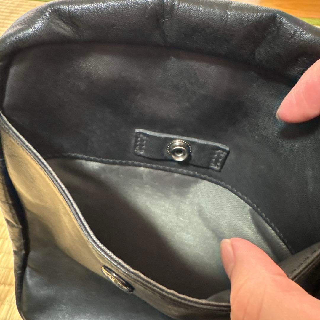 PORTER AMAZE（アメイズ）シリーズのブラックレザーショルダーバッグ