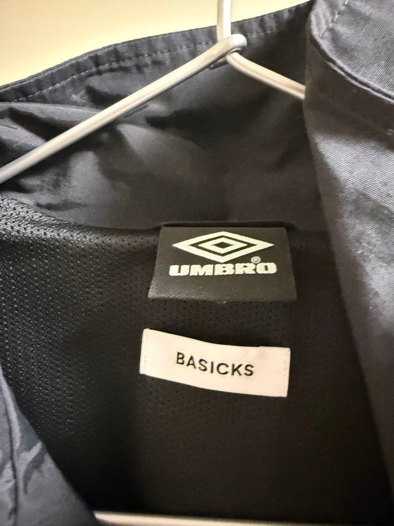 た*ー様 BASICKS umbro 黒 ナイロンジャケット