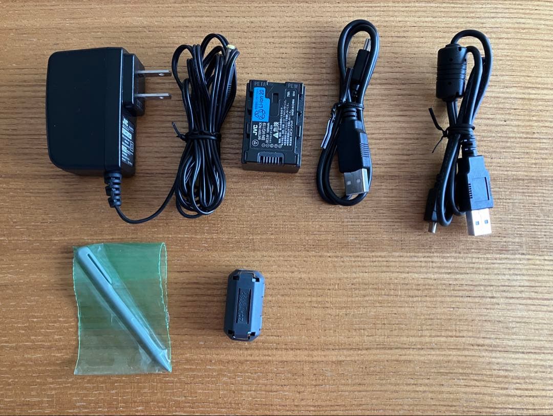 JVCコンパクトビデオカメラ Everio GZ-E765 大容量バッテリー付き