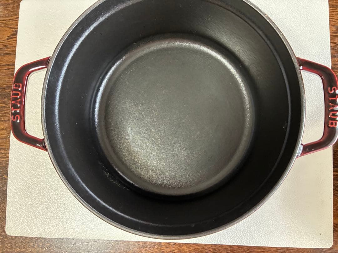 ストウブStaub　ココットラウンド24cm グレナディンレッド