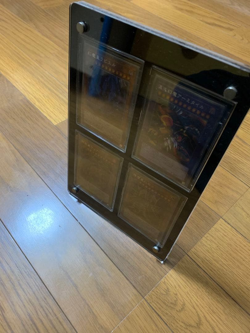 週末セール　4連ブラックディスプレイケース　スタンド付(対応・遊戯王)