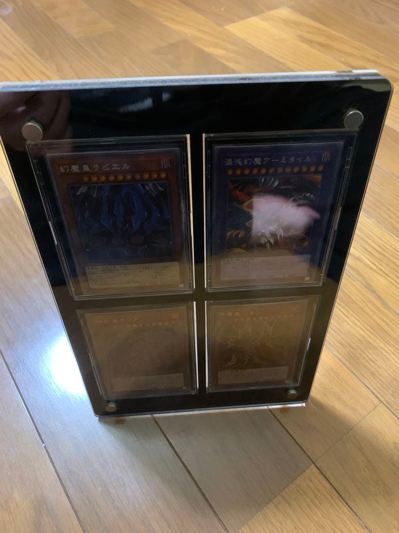 週末セール　4連ブラックディスプレイケース　スタンド付(対応・遊戯王)