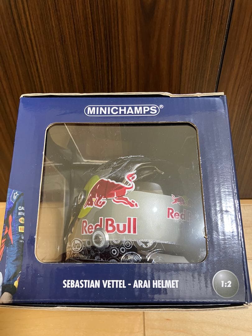 F1 2010 ベッテル 直筆サイン入り ミニヘルメット レッドブル