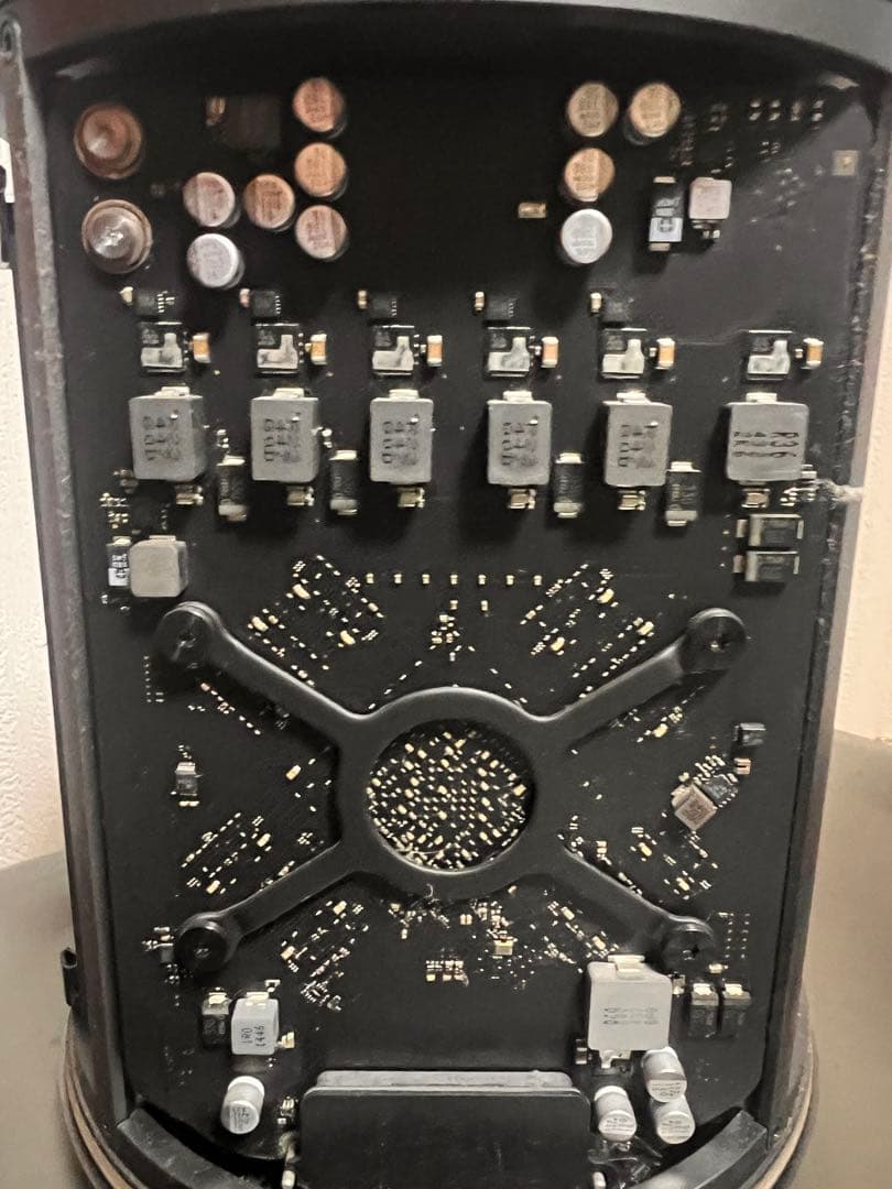 Mac Pro 2013 10Core/32GB/1TB 初期化済