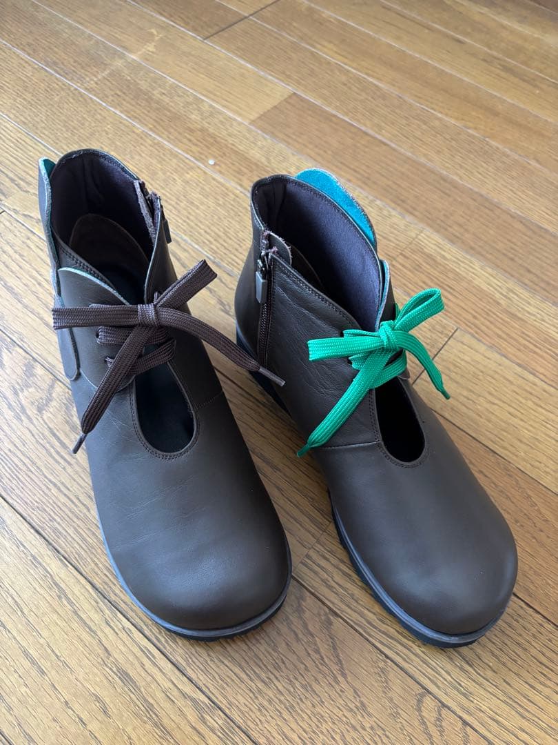 慈雨ブラウンショートブーツ サイドファスナー付き　靴紐2色　23.5㎝