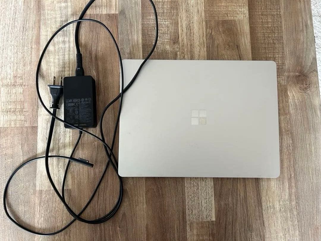 MicrosoftSurfaceLaptop 本体 ACアダプター付 値下げ中‼️