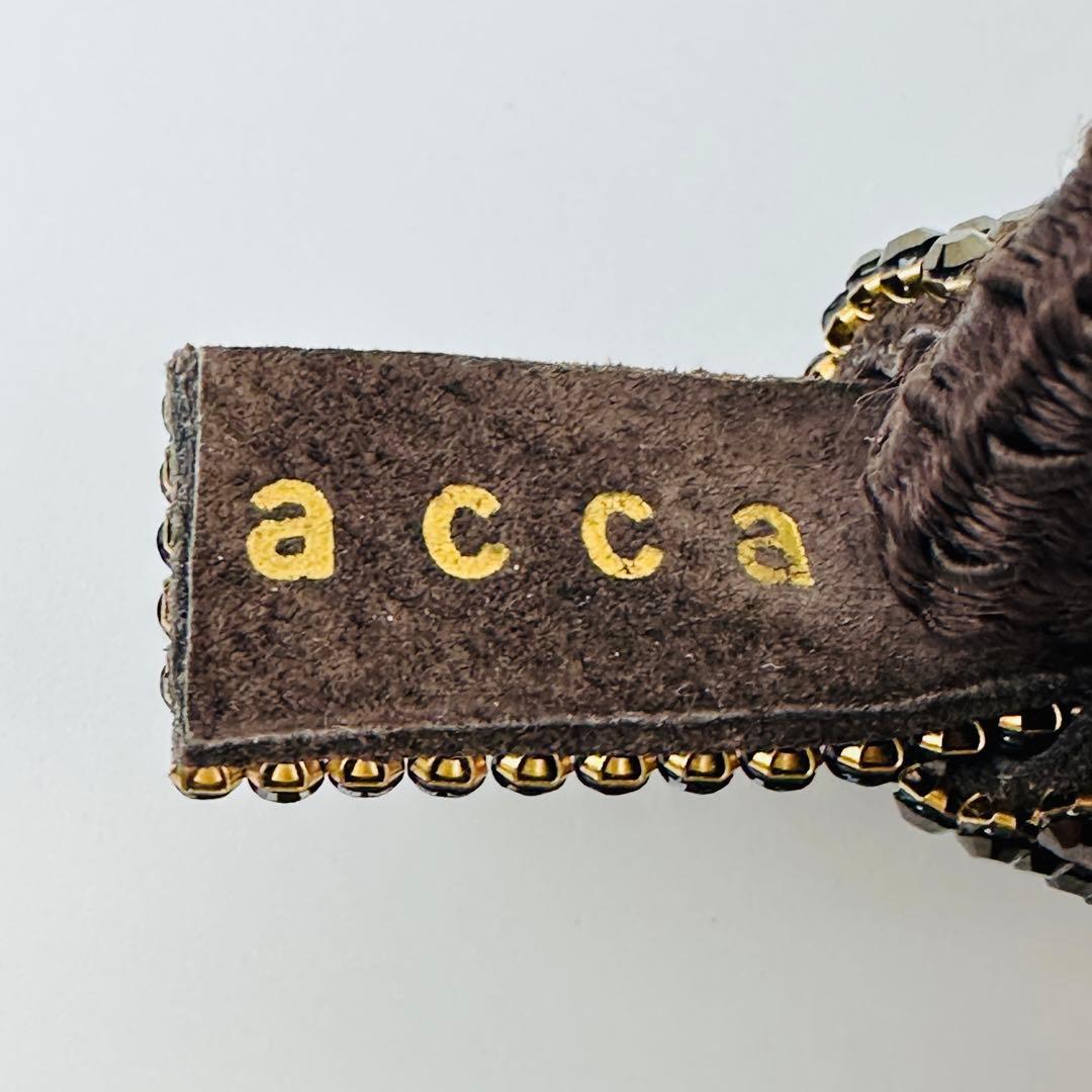 アッカ　ビーズ装飾ブラウンヘアゴム　シュシュ　アクセサリー　ロゴ