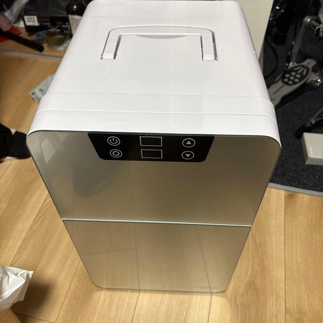 ホワイト冷温庫 2段収納 タッチ式　車載可