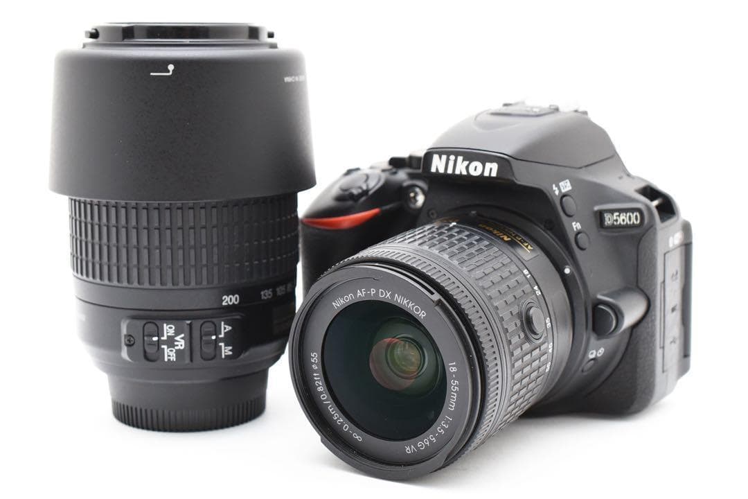 美品 Nikon D5600 ダブルズームセットショット数6875枚！！