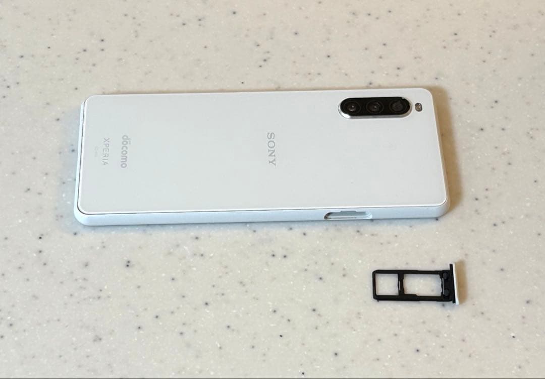 (美品）￼SONY Xperia SO 41A ホワイト docomo 本体
