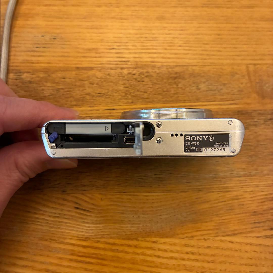 SONY DSC-W830 20.1メガピクセル コンパクトデジタルカメラ