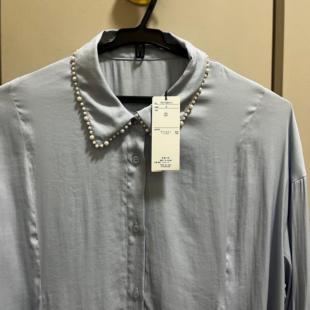 【完売品】ココディール 新品タグ付 パールモチーフペプラムシャツ ブルー