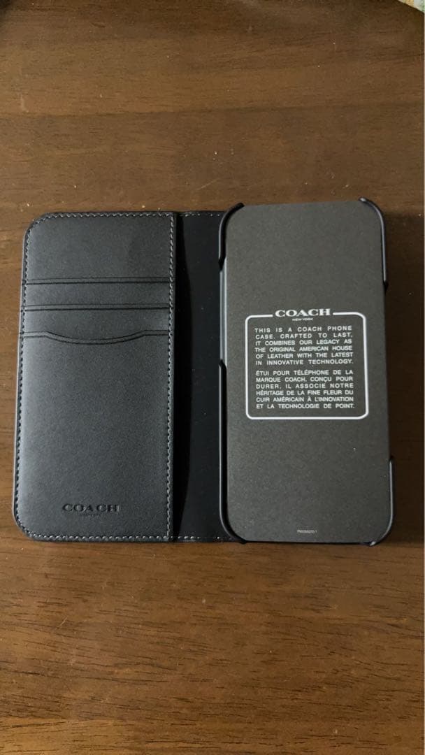 新品未使用 iPhone16Pro用ケース 手帳型 COACH コーチ