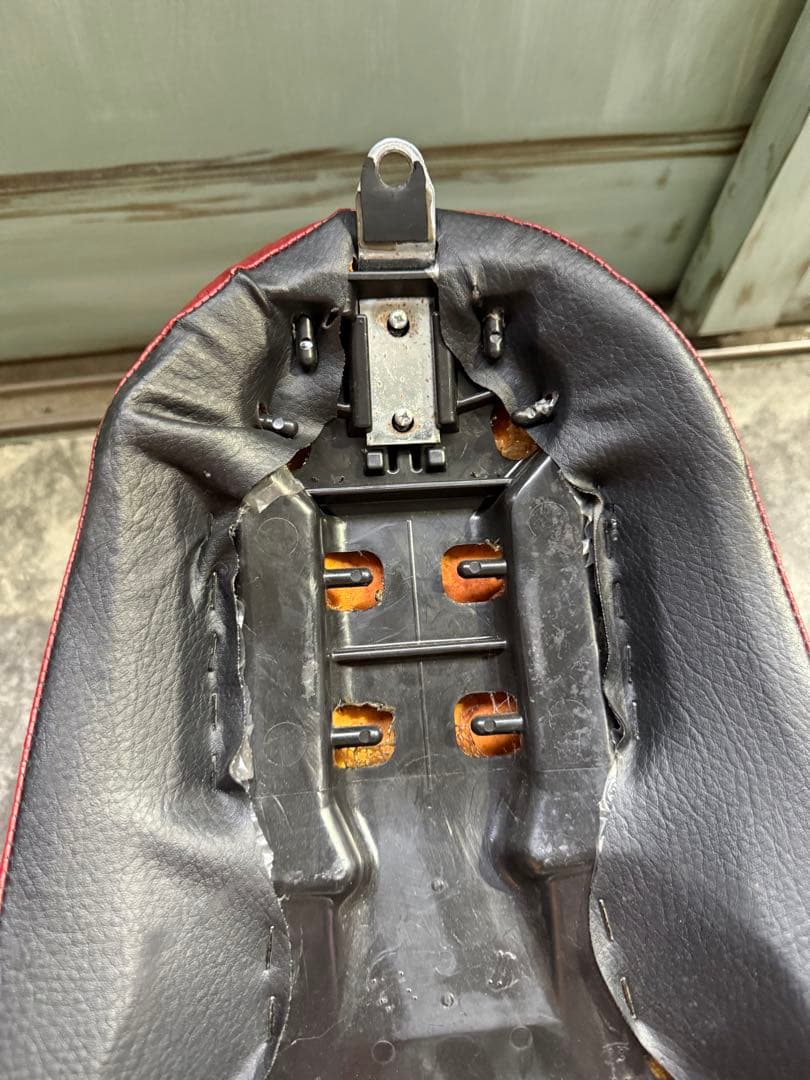 ハーレースポーツスター04年以降シート