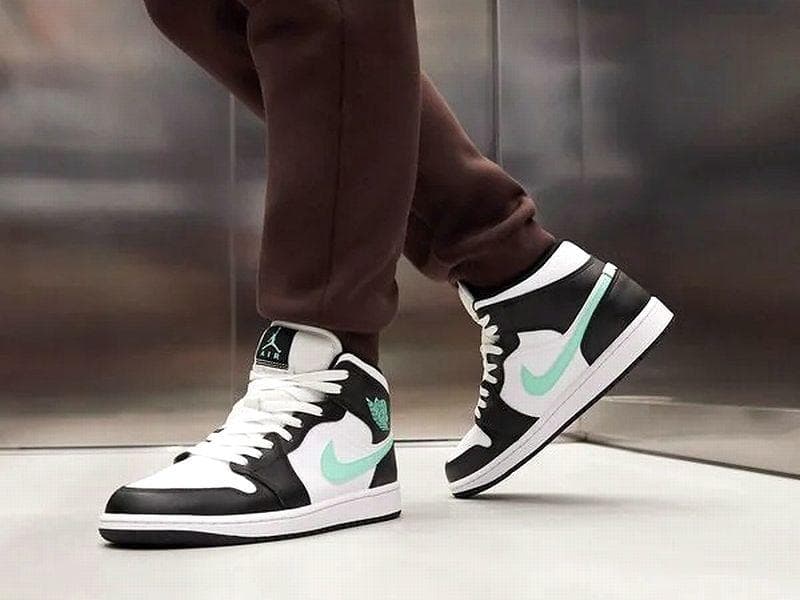 専用 ナイキ エアジョーダン1 ミッド グリーングロー スニーカー 29.0 ④