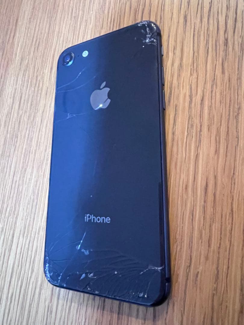 お*り様 iPhone 8 ブラック 本体