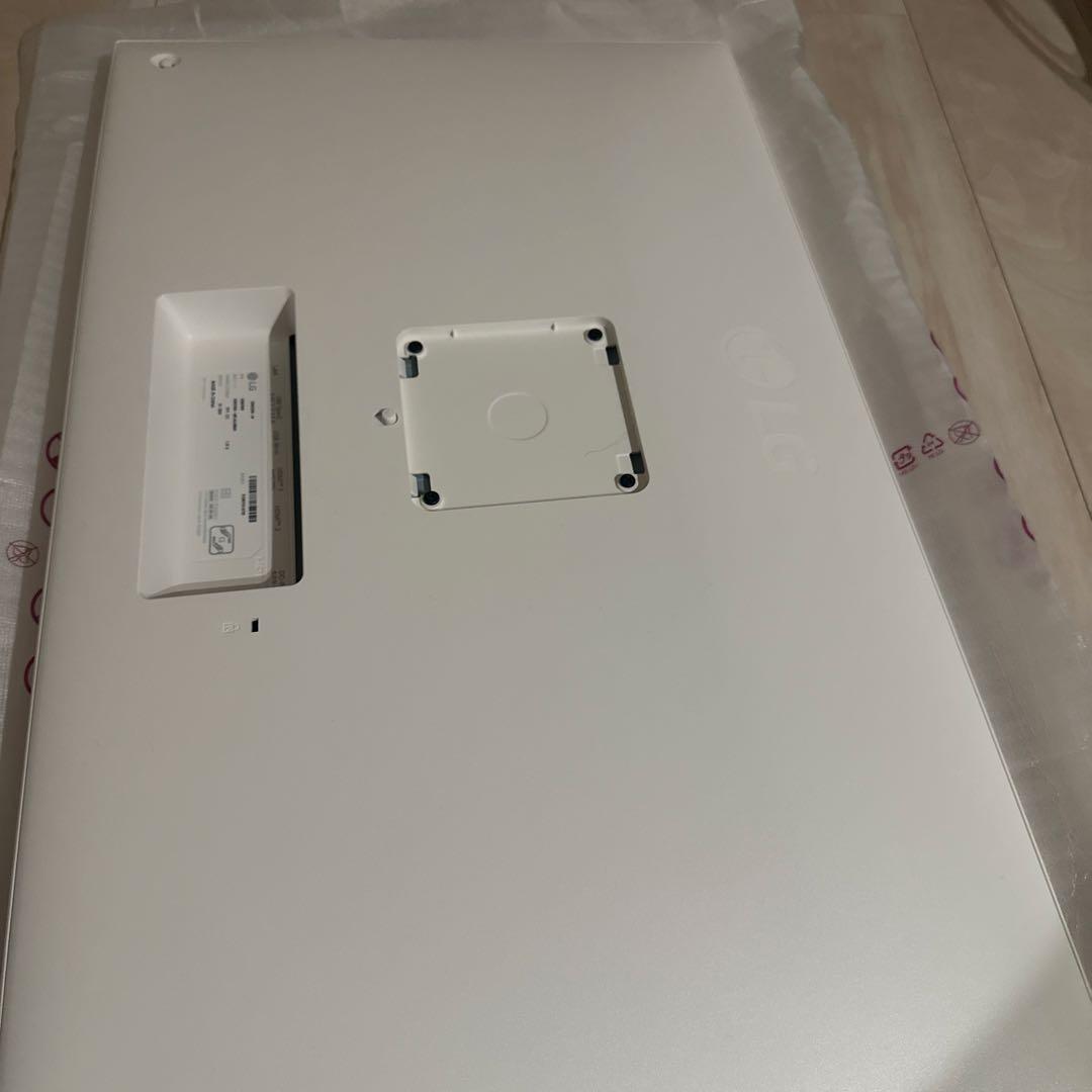 新品★32SQ780S-W LG スマートモニター　31.5インチ PCモニター