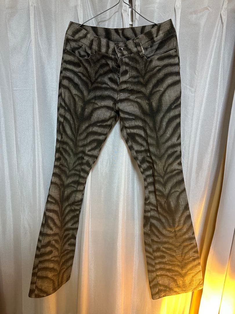 トラ柄ブーツカットデニム