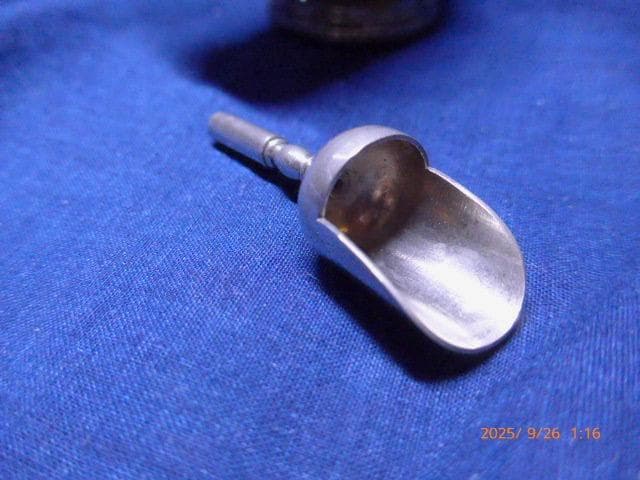 松*風様 美品　クラッシックなアンティーク　銀のシュガースカットルです