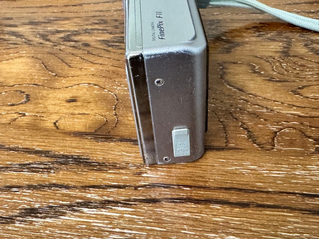 Fujifilm FinePix F11 コンパクトデジタルカメラ