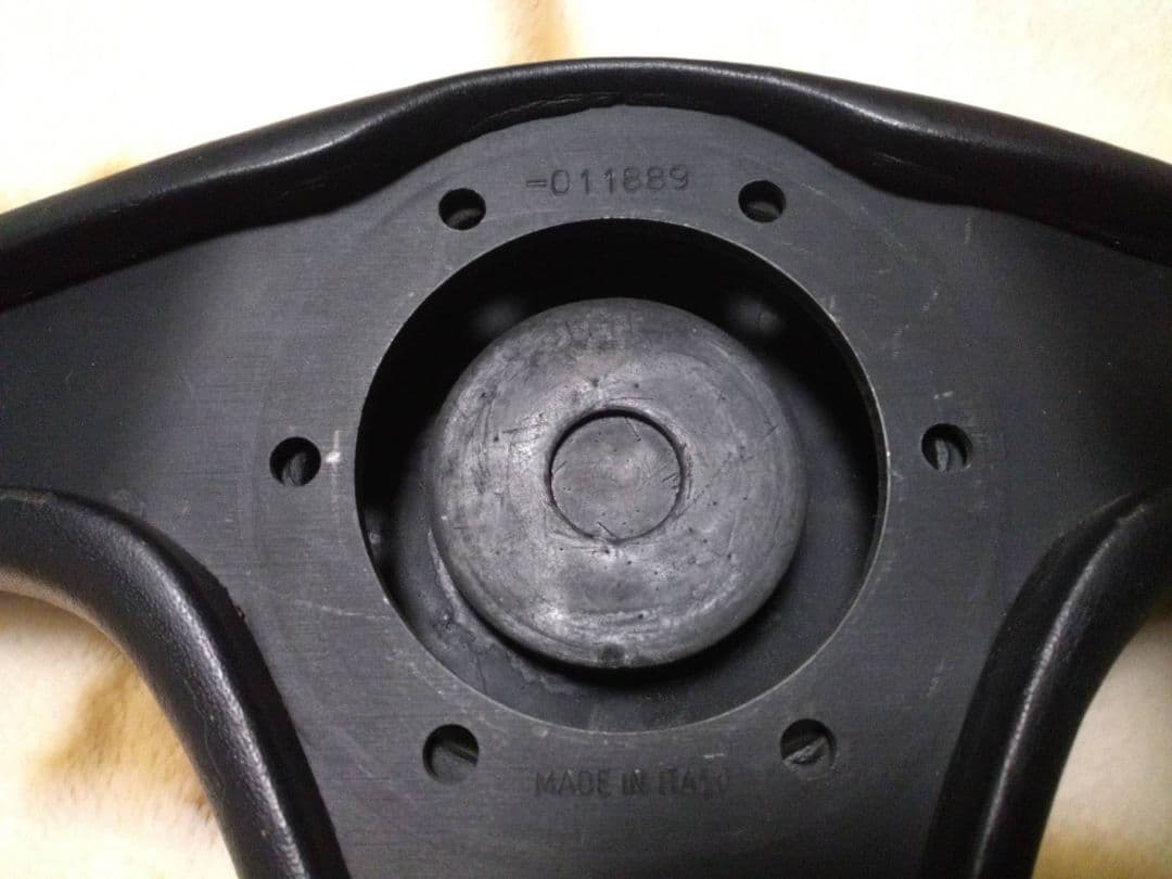 イタリア製 ブラック ステアリングホイール