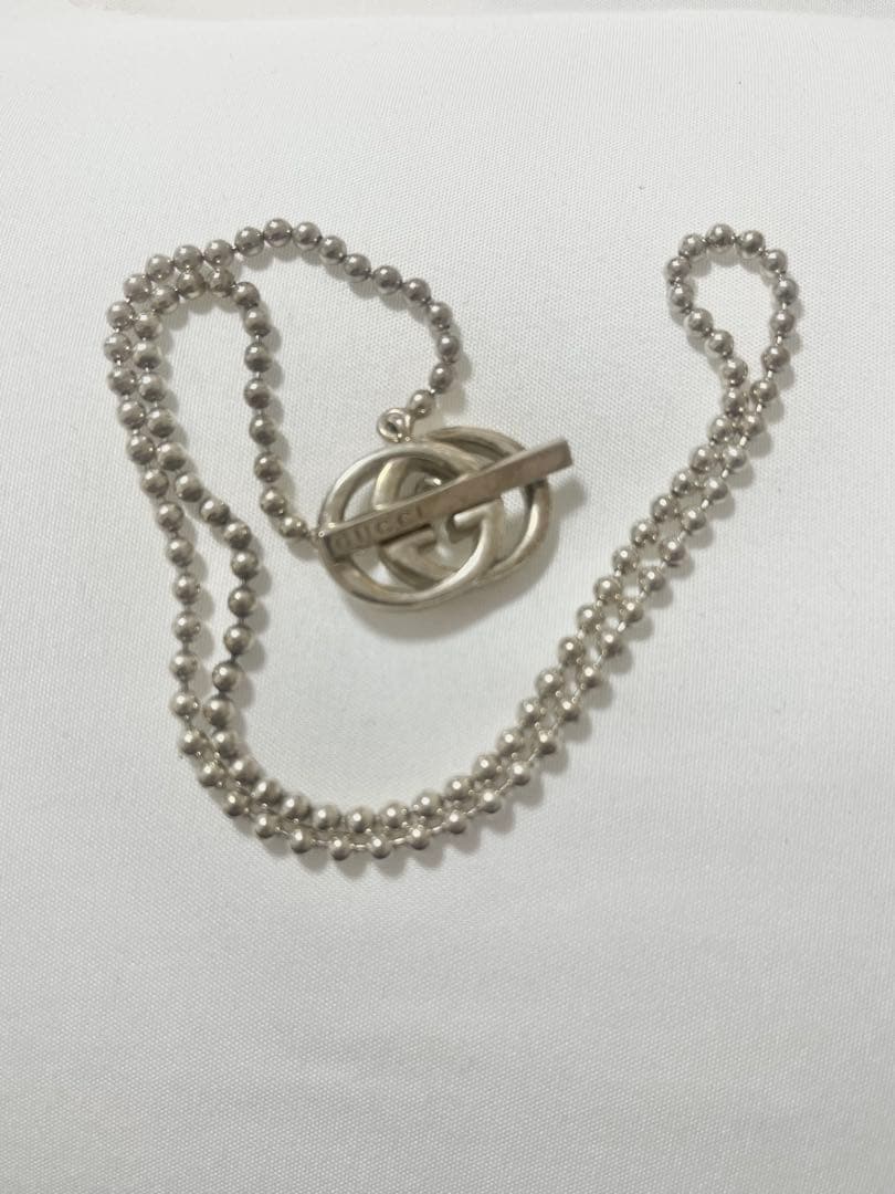 GUCCI シルバー ネックレス ロゴデザイン