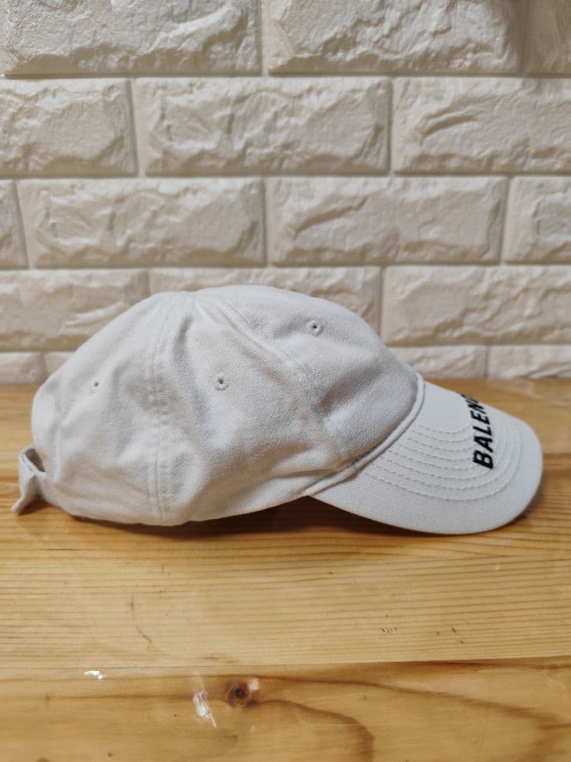 バレンシアガ　ホワイトキャップ