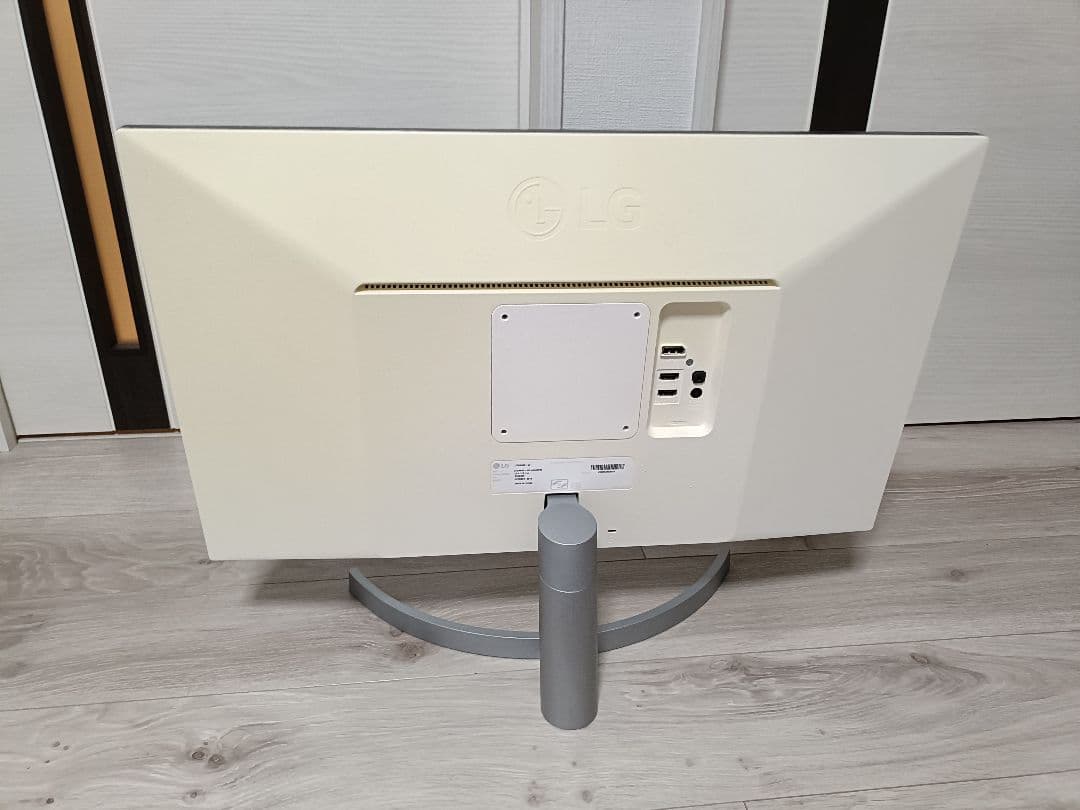 27インチ 4Kモニター LG 27UK600-W ディスプレイ 本体