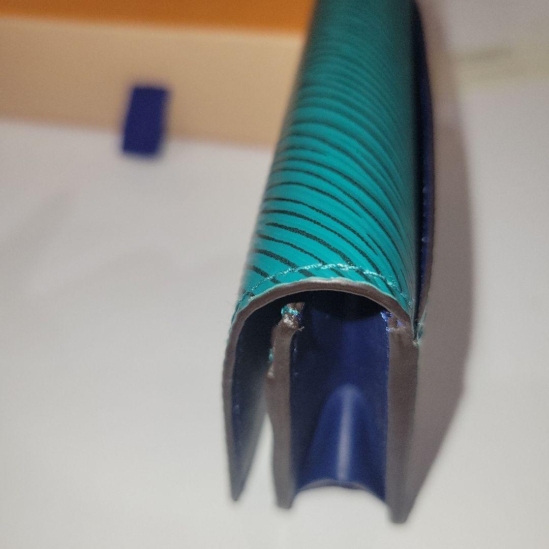 LOUIS VUITTON カードケース未使用エピ ツイストミュルティカルト