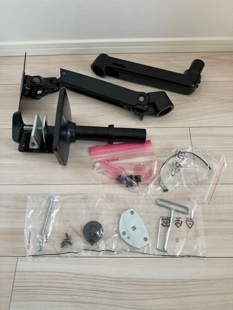 Amazonベーシック デスクマウント シングル モニターアーム ブラック