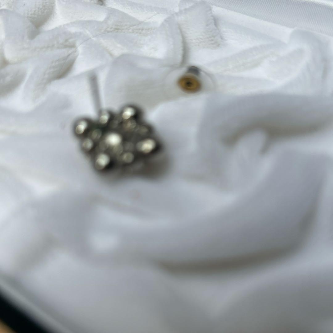 シャネルピアス片耳、又は、ピンブローチ